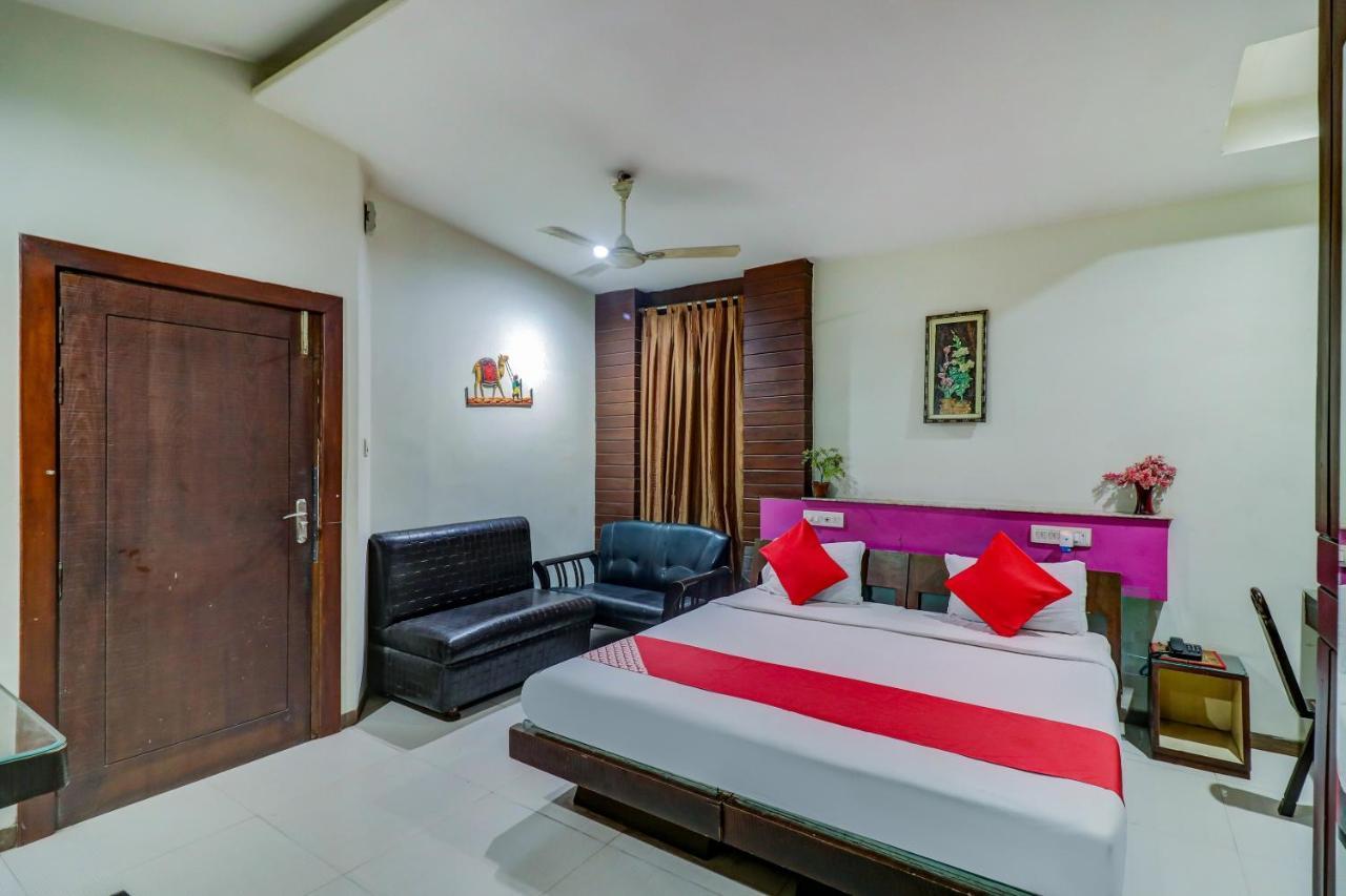 Oyo 61861 Hotel Dream Palace Durg Εξωτερικό φωτογραφία