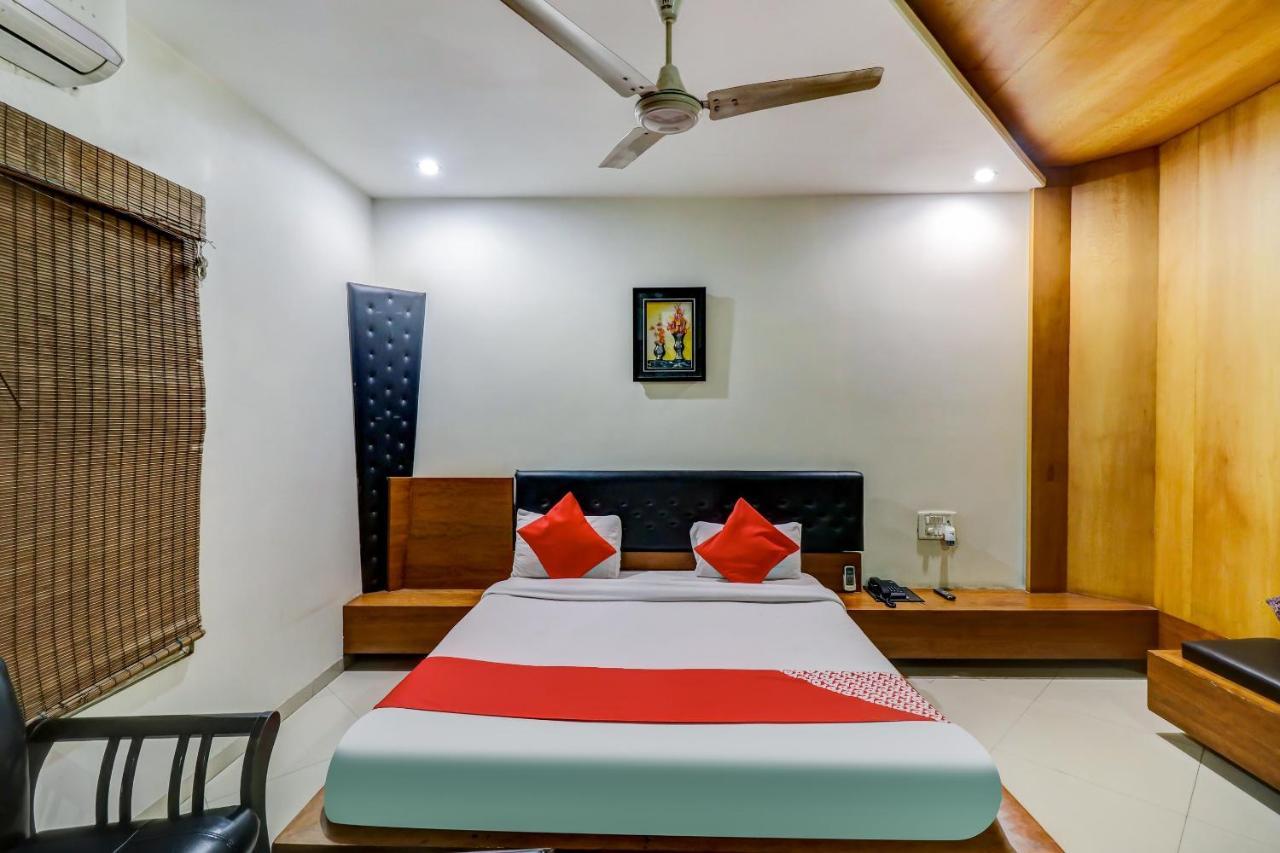 Oyo 61861 Hotel Dream Palace Durg Εξωτερικό φωτογραφία