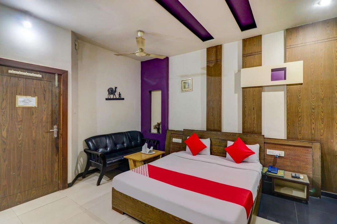Oyo 61861 Hotel Dream Palace Durg Εξωτερικό φωτογραφία